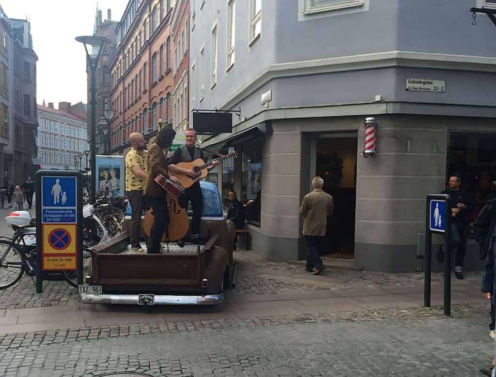 Live country music on Baltzarsgatan in the afternoon. Awesome. 
